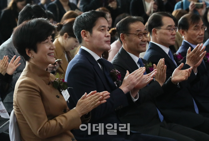 [포토]신세계그룹 채용박람회, '박수치는 김영주-정용진'