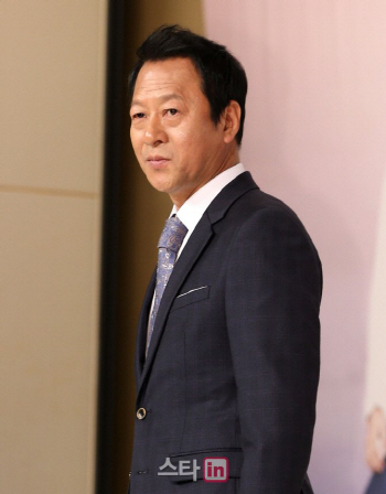 최일화, '신과 함께2'서 퇴출…'성추문'에 34년 경력 물거품
