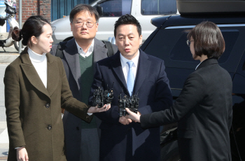 "호텔 간 기억 없지만 결제는 했다"…황당해명 정봉주 정계 은퇴(종합)