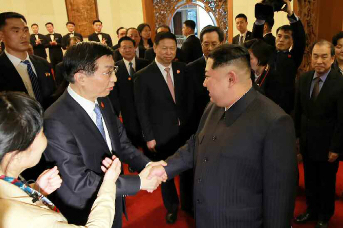 [포토] 중국 왕후닝과 김정은