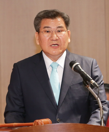 박인규 회장 불명예 퇴진…"혼돈의 DGB"(종합)