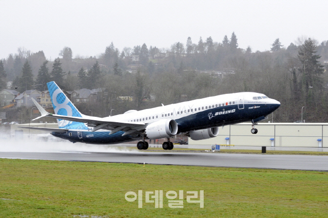 “최장 8시간 비행 항공기 도입”…중거리 탐내는 LCC