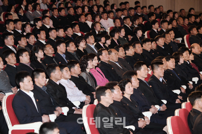 [포토]빈자리 없는 南-北 태권도시범단 공연