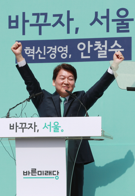 한국당 “안철수가 야권 대표후보? 신선할 것도 없는데”