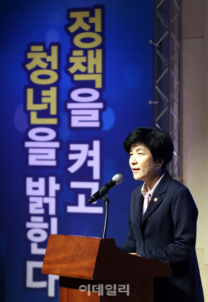 [포토]취업난 해소위해 대학 찾은 김영주 장관