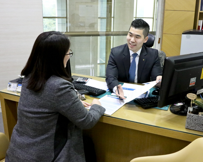 코스닥벤처펀드 출시 첫날 창구 가보니…한명이 100억 올인, 조기 완판 쇄도