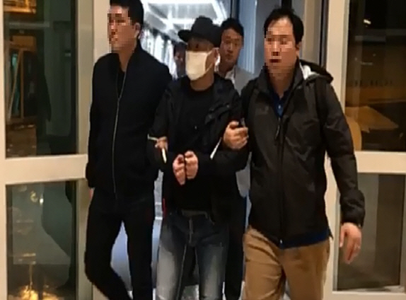 베트남으로 달아난 '살인범'…검거 3주만에 국내 송환