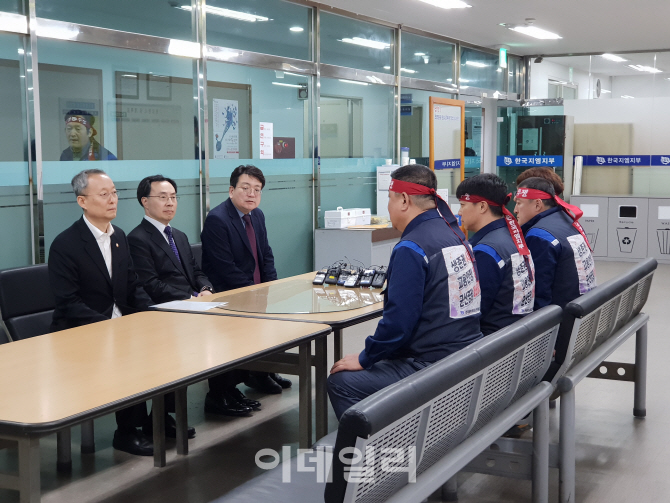 정부, 한국GM 노조에 ‘쓴소리’…“법테두리안에서 쟁의해야”