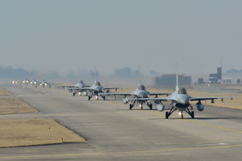 공군 F-15K 사고 여파 '소링이글' 훈련 취소…타 기종 비행은 재개(종합)