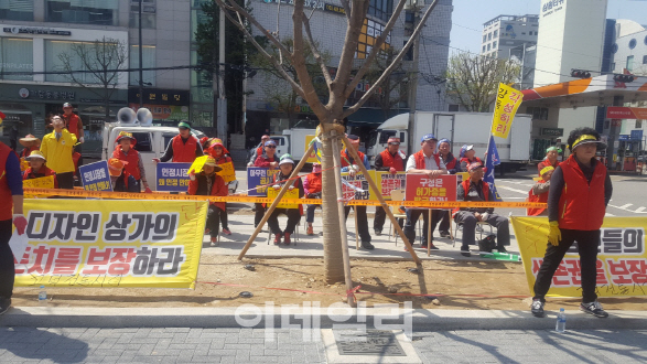 철거 위기 고덕시장 상인 "생존권 보장하라" vs 강동구청 "1년 단위 계약"