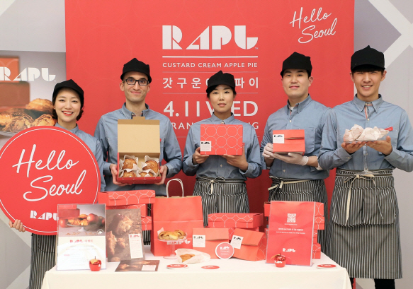 日 인기 애플파이 '라플' 국내 상륙…강남 신세계百 1호점 열어