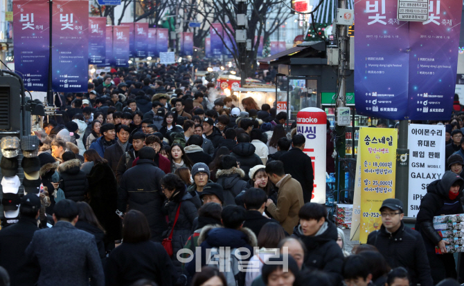 "서울은 처음이지?"…외국인 관광객 '쇼핑·식도락' 주로 즐겨