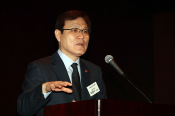 "全세계 데이터경제로 전환중..금융정보 활용 규제 풀겠다"