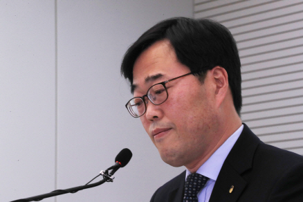 김기식 “금감원장 제대로 하고 싶었다…누 끼쳐 죄송”