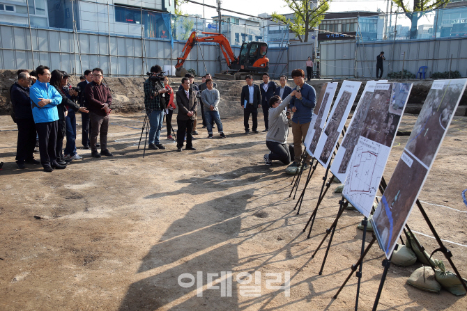 [포토]'이곳이 내교인장 발굴 현장설명회'