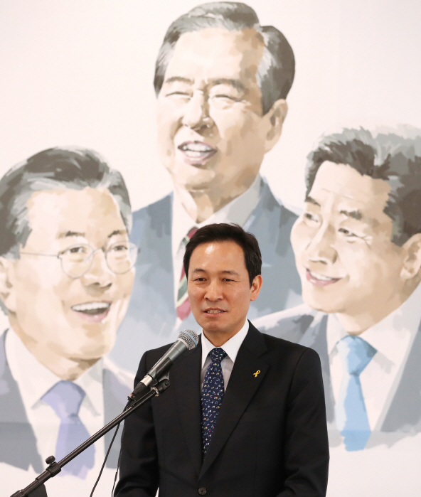 우상호 “김경수 공작정치설에 분노… 국민들 힘 실어줘야”
