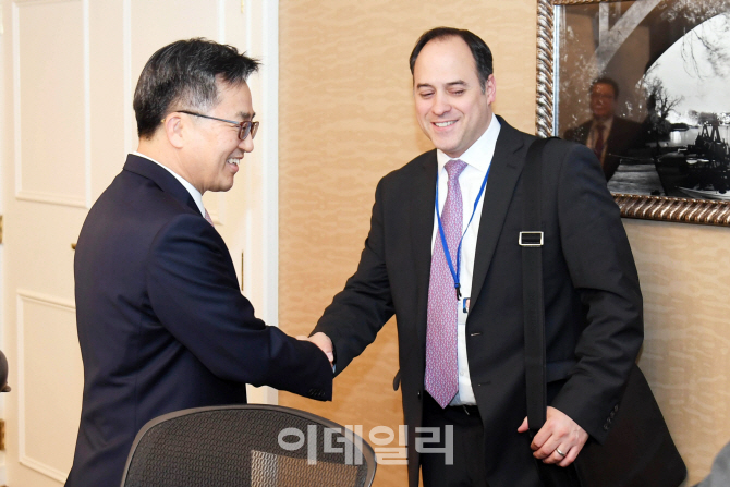 [포토]S&P 고위층 만난 김동연 부총리