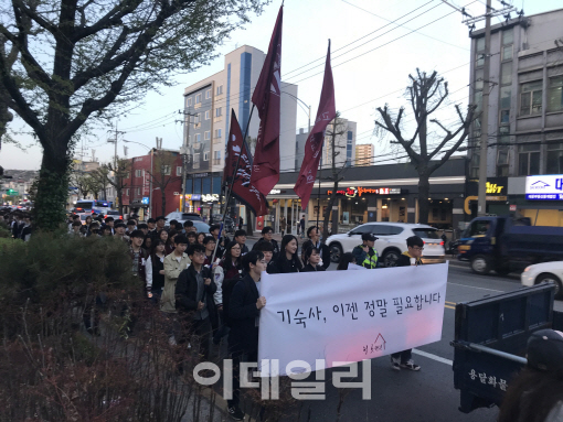 "기숙사 막고 월세 올리고"…주거난에 대학생들 뿔났다