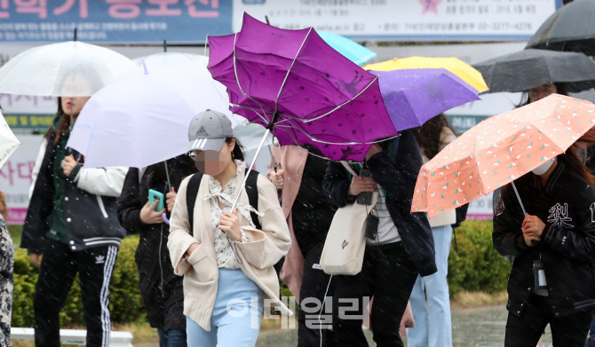 [포토]강풍 동반한 봄 비