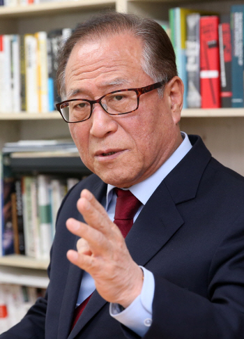 정세현 "북핵 비핵화 속도, 북미수교 평화협정 체결에 달려"