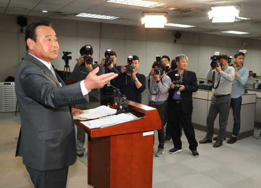 이완구, ‘요청 없는’ 재보선 불출마…당권접수 시동(종합)