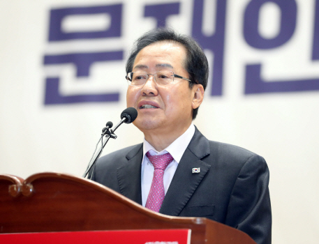 홍준표 “김경수 출마 반갑다..민주당 '특검'반대이유 없어”