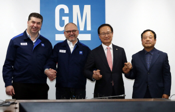 엥글 GM 사장 “중요 신차 2종 한국에 배정”