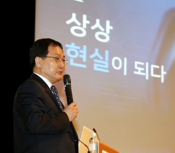 유영민 장관 "5G 상용화, 일단 질러야 주도할 수 있다"