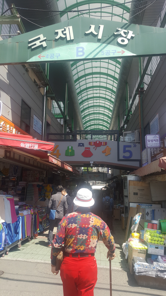 오거돈·서병수 재대결 부산시장.."함 바까야제" vs "미워도 다시 한 번"