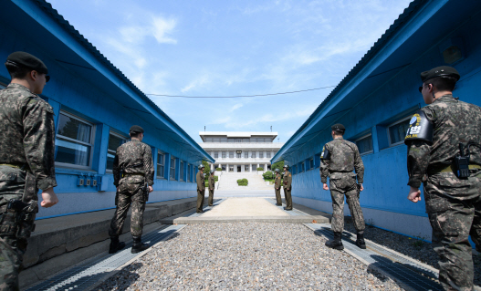 남북정상회담에 외교장관·軍수뇌부 참석, 비핵화·평화체제 논의 청신호?