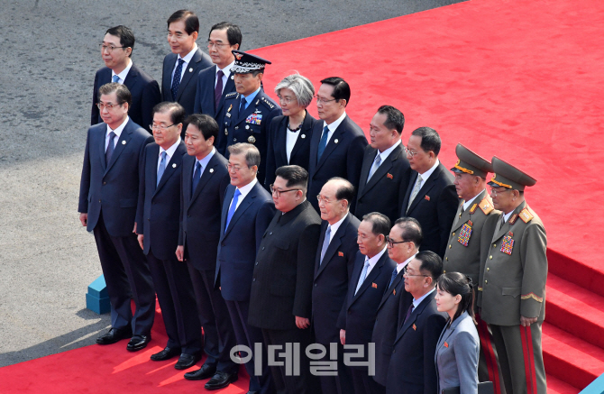 [포토]기념촬영하는 남북정상과 수행원들