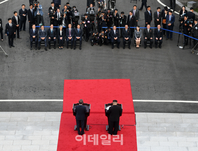 [포토]남북정상회담, 종전선언-비핵화 담은 '판문점 선언' 발표