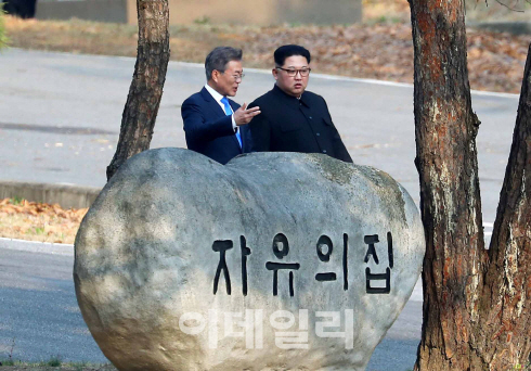 靑 "완전한 비핵화, 김정은 육성 있다"