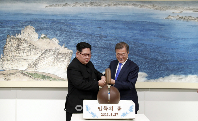 [포토]문재인-김정은, '민족의 봄을 함께 맞이합시다'