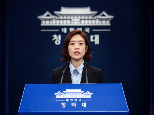 文대통령, 김정은 표준시 통일 제안에 “다른 것들도 맞춰 나가자” 화답