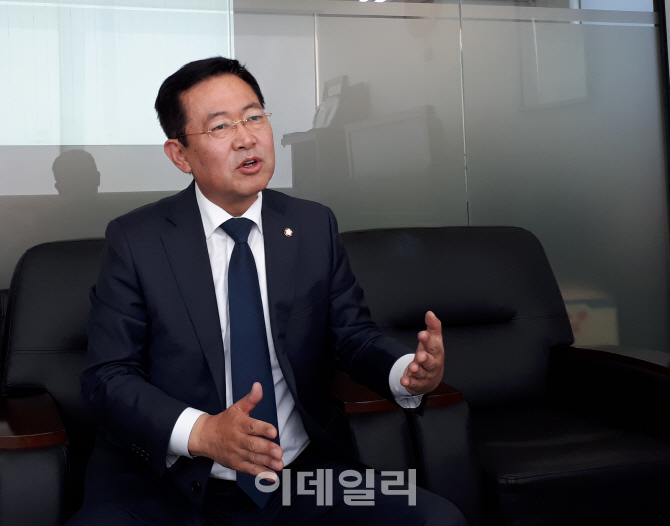 ①박남춘 "인천에서 박근혜 그림자 지우겠다"