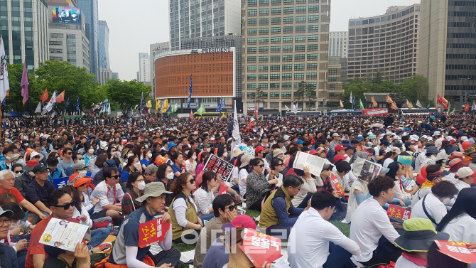 "한국사회 노동을 새로 쓰자"…서울 도심서 대규모 노동절 집회