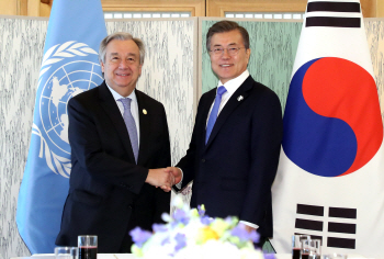 "유엔, 北핵실험장 폐쇄 참관을"…文, 판문점 선언 국제사회 지지 확보 나서