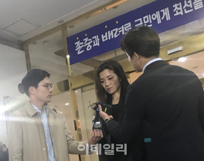 '물벼락 갑질'조현민 15시간 경찰 조사뒤 귀가…특수폭행 혐의 부인