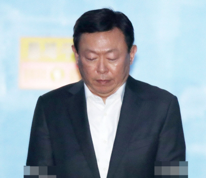 신동빈측 "1심서 재판부 설득했다 생각…적극 변론 못해"