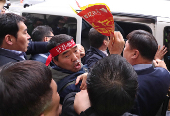 '마포대교 불법 점거' 장옥기 건설노조 위원장 체포… 영장 발부 51일만