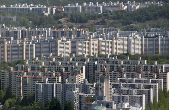 ②엇갈린 부동산 정책… 도시재생 vs 대규모 개발