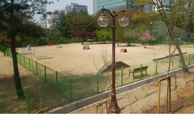 성남시 율동·중앙공원 반려견 놀이터 새 단장