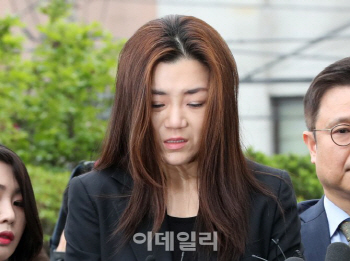 '조현민 때문에?'…진에어 직원들, '스키니진 유니폼'에 불만 폭주