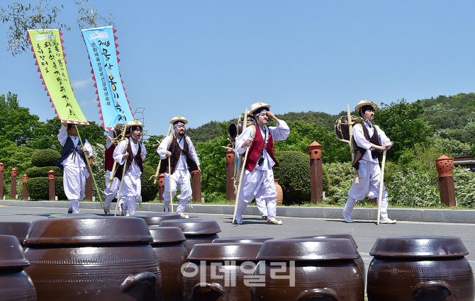[포토]신명나는 '2018 울산옹기축제' 도붓장수 놀이마당