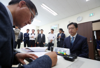 의원 사직서 4장이 불고 올 ‘나비효과’..5월14일에 쏠린 눈