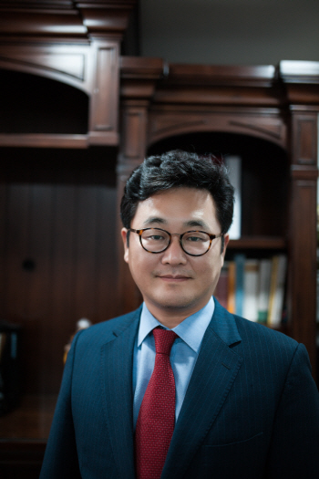 블록체인 키우려면 규제 블록 없애라
