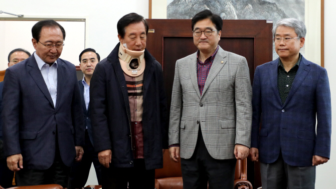 "20대 국회의원, 계속 놀고있다"...'무노동 무임금' 靑청원 '활활'