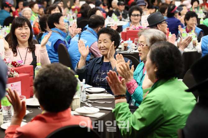 [포토]'오늘은 즐겁게 보내세요'