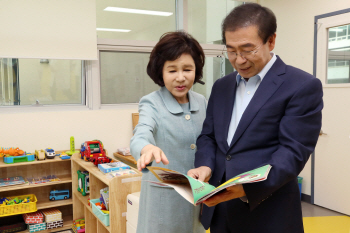 [서울시장 공약대결]③'출산절벽' 깰 파격 정책… 실효성이 관건